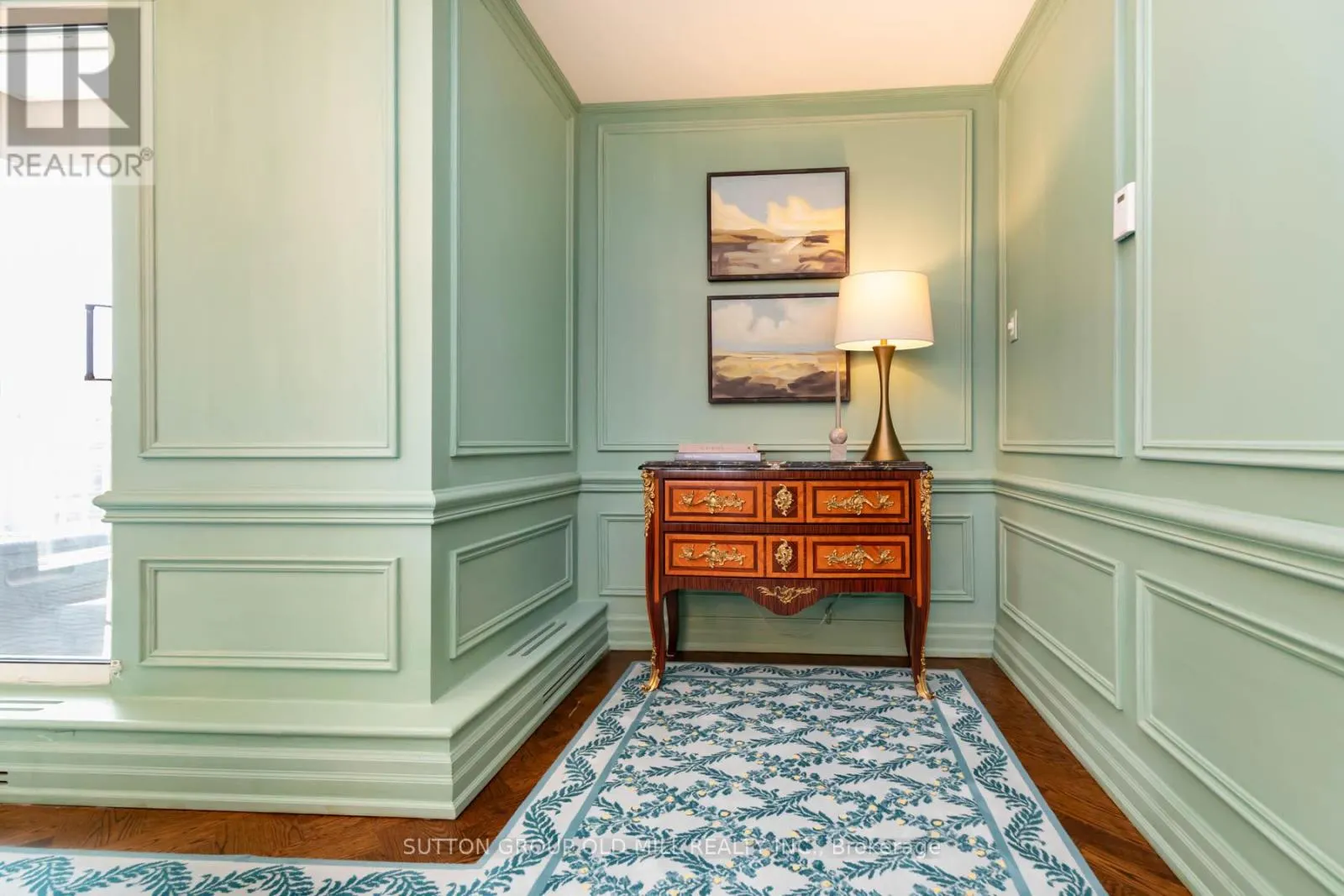 700 - 38 AVENUE ROAD