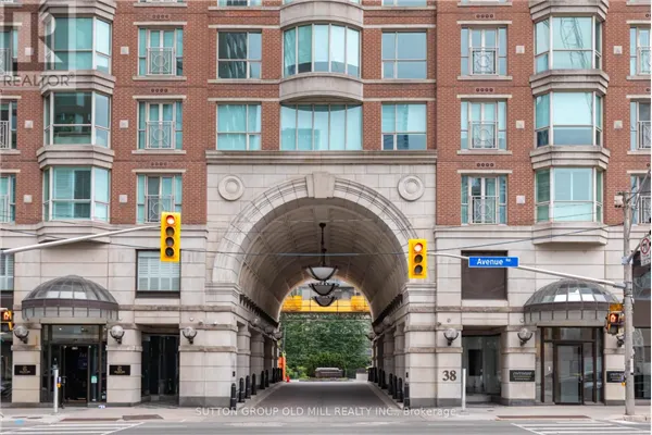 700 - 38 AVENUE ROAD