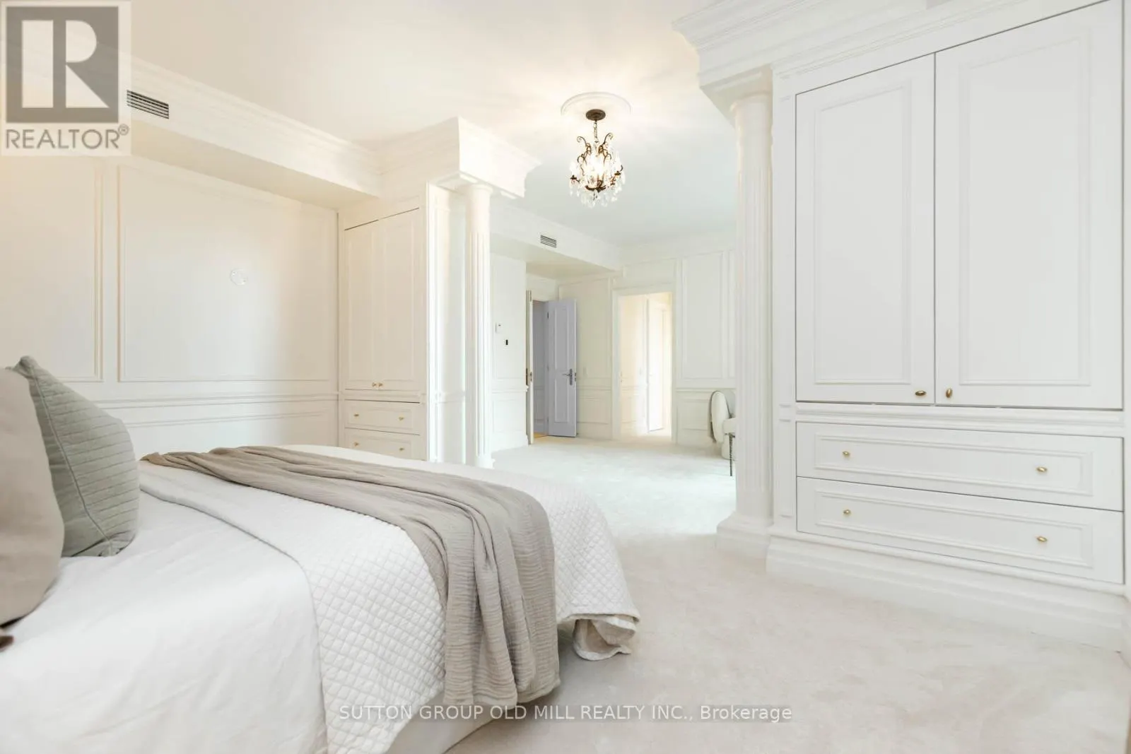 700 - 38 AVENUE ROAD