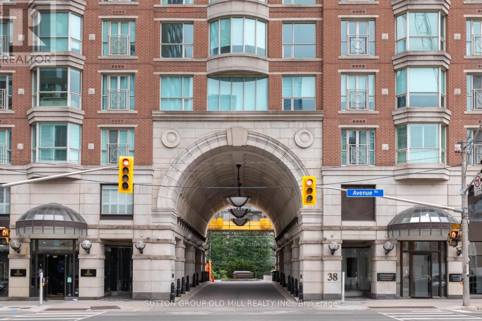 700 - 38 AVENUE ROAD