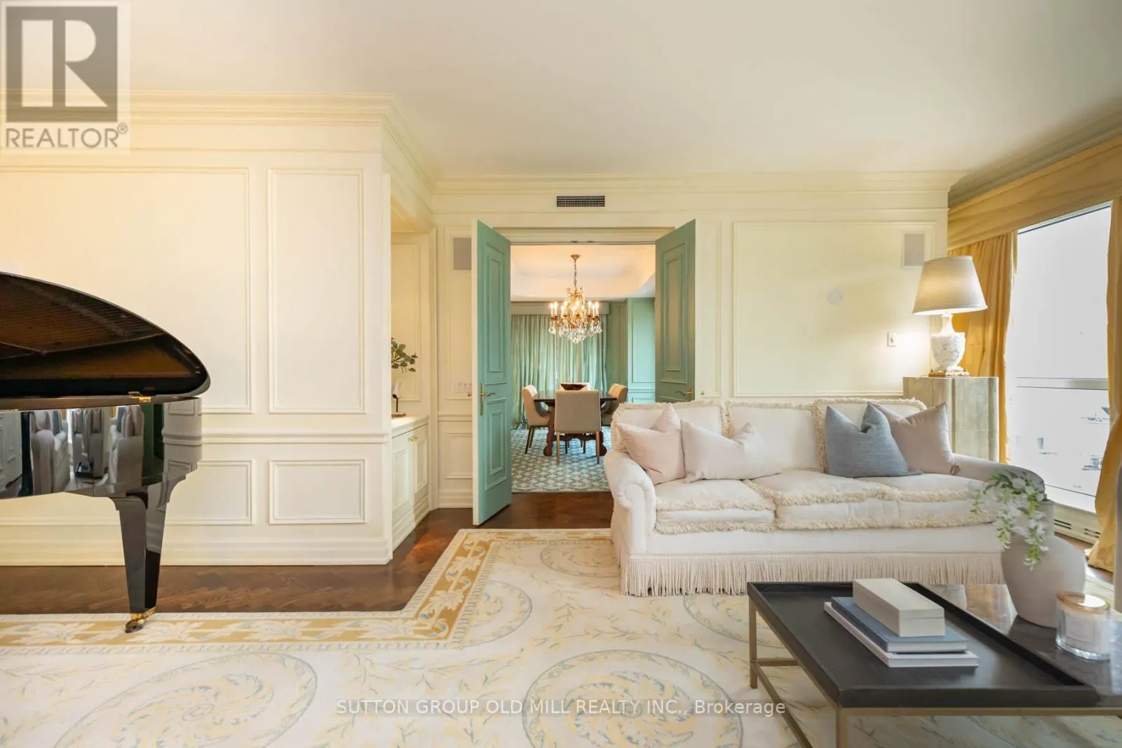 700 - 38 AVENUE ROAD