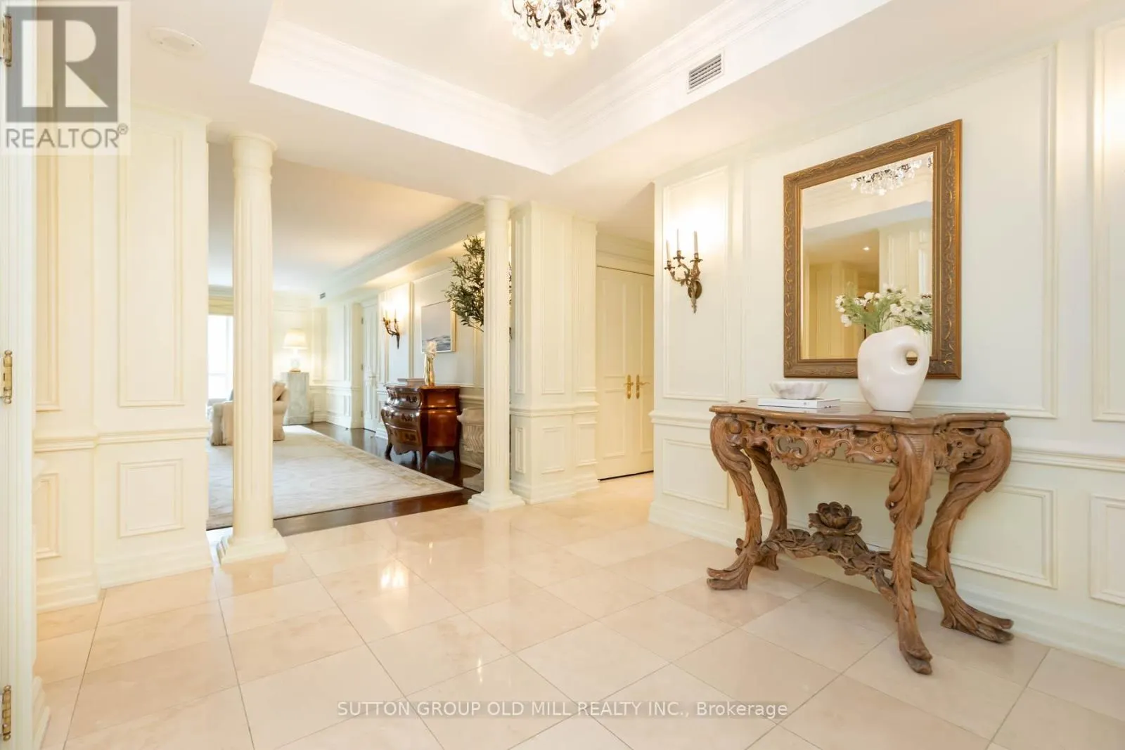 700 - 38 AVENUE ROAD