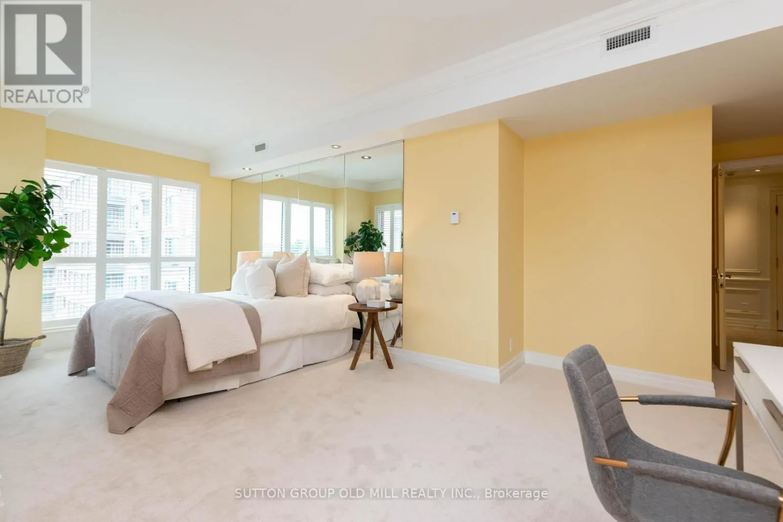 700 - 38 AVENUE ROAD