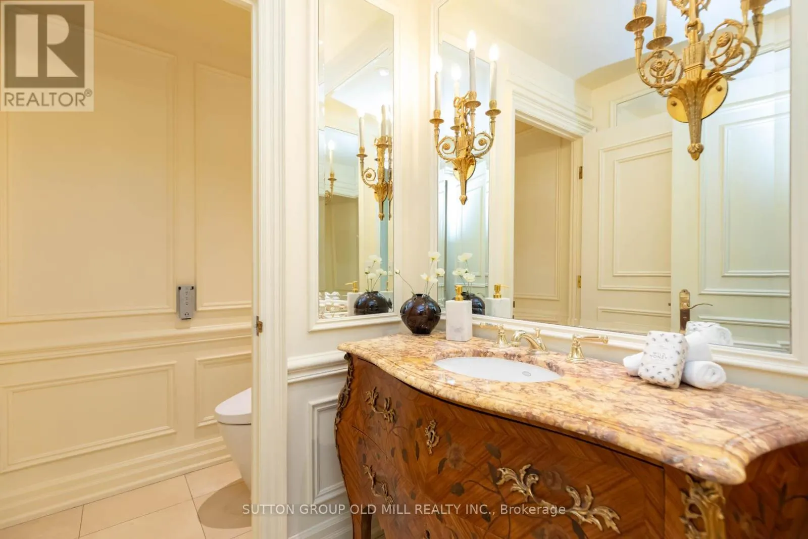 700 - 38 AVENUE ROAD