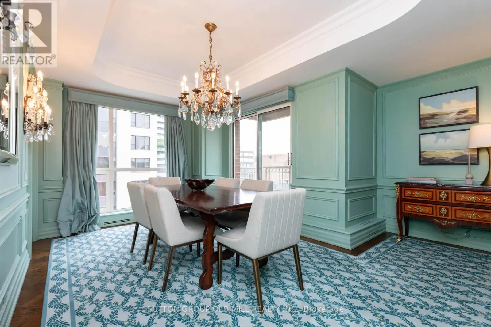 700 - 38 AVENUE ROAD