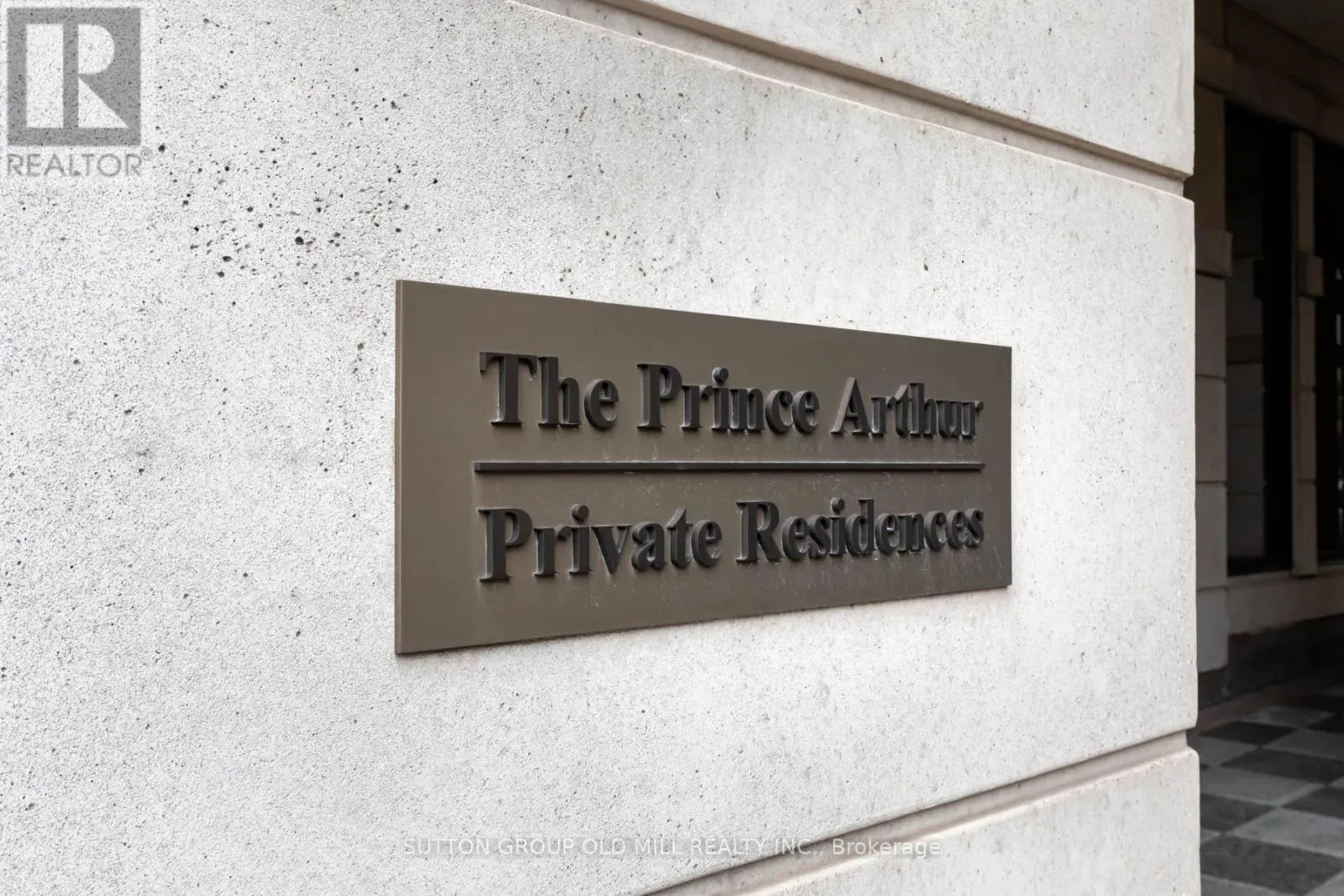 700 - 38 AVENUE ROAD