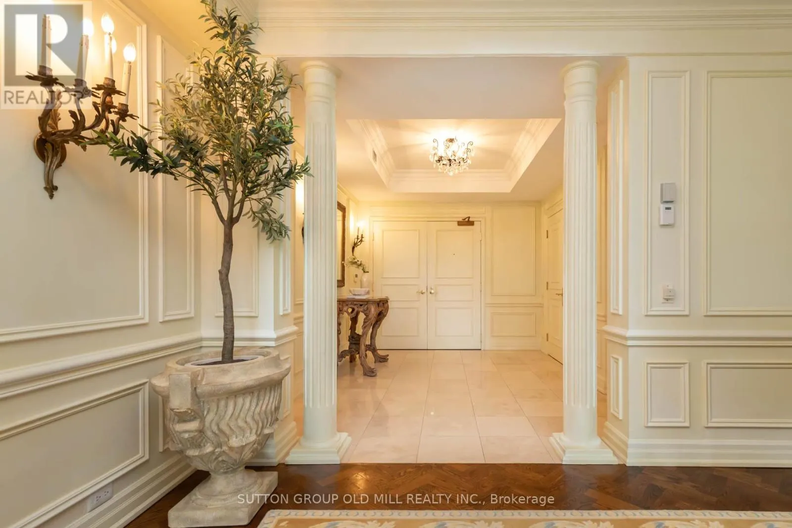 700 - 38 AVENUE ROAD