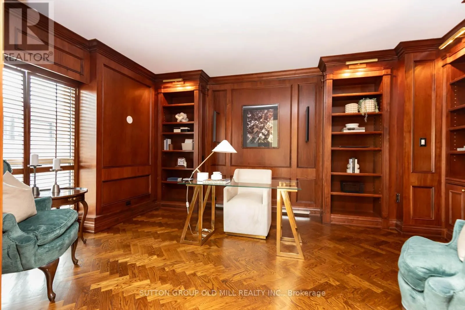 700 - 38 AVENUE ROAD