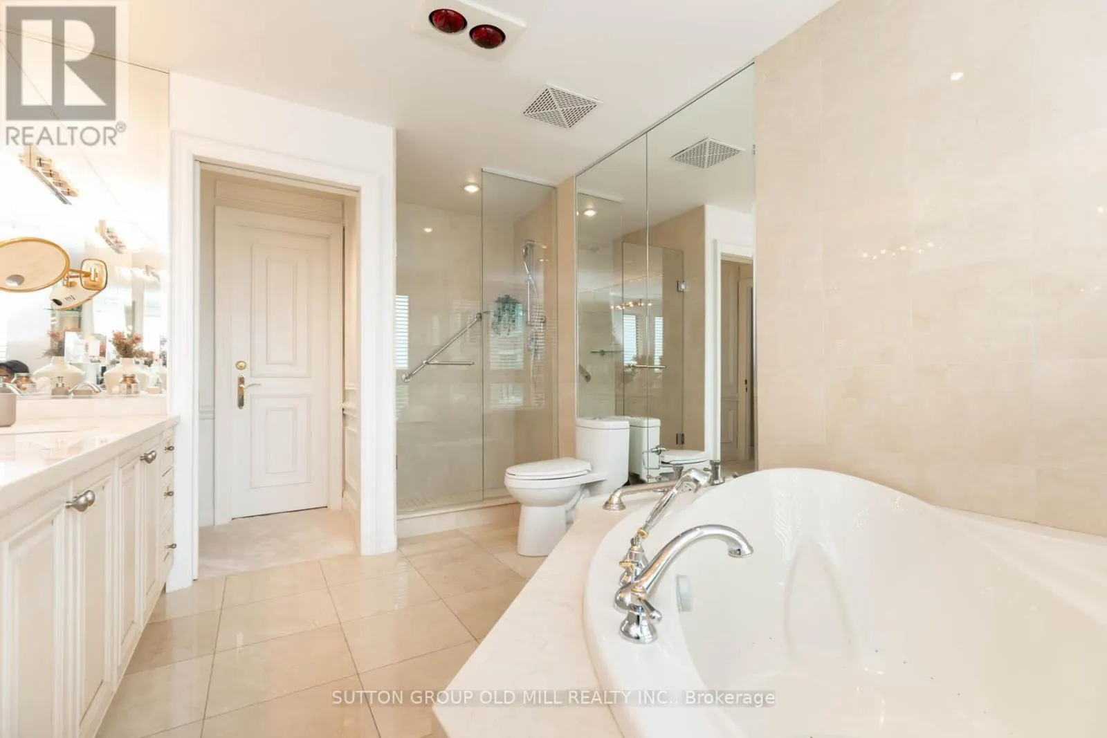 700 - 38 AVENUE ROAD