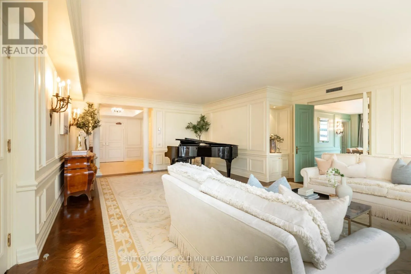 700 - 38 AVENUE ROAD