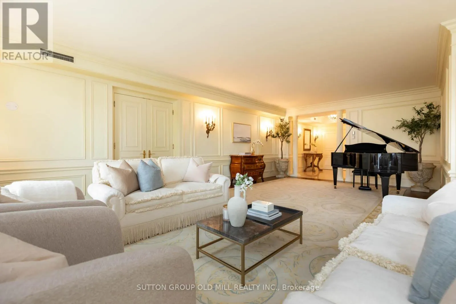 700 - 38 AVENUE ROAD