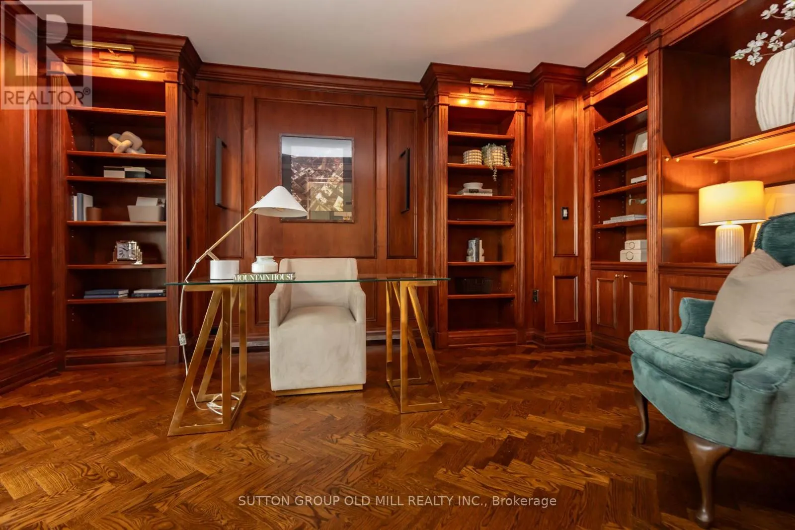 700 - 38 AVENUE ROAD