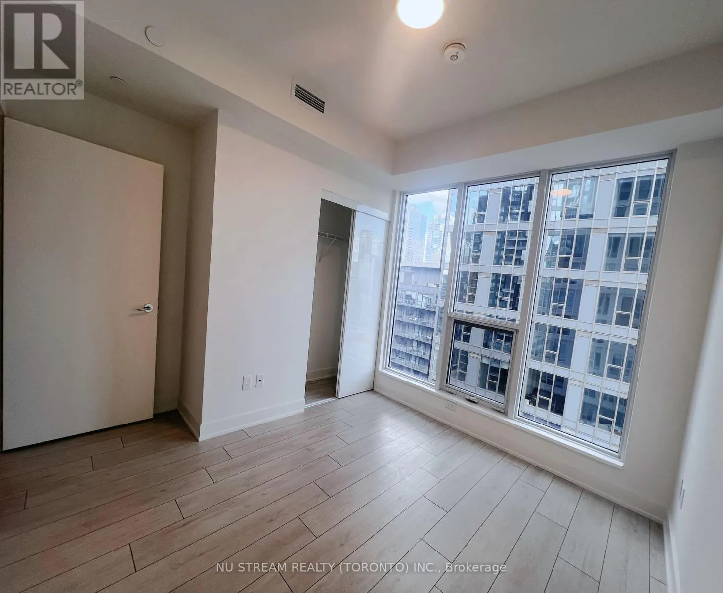 3115 - 35 MERCER STREET