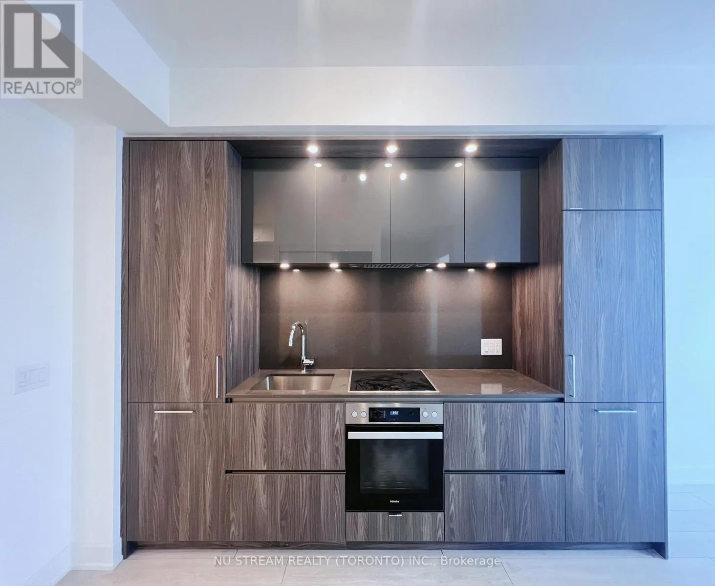 3115 - 35 MERCER STREET