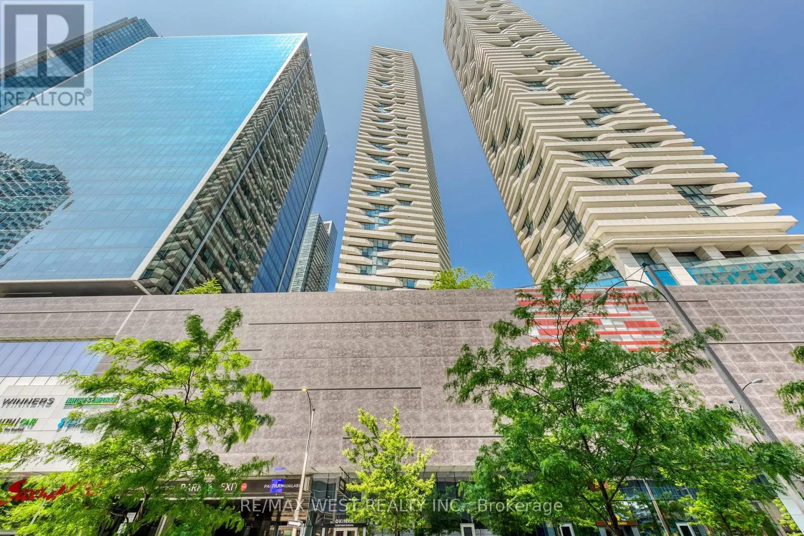 2004 - 100 HARBOUR STREET