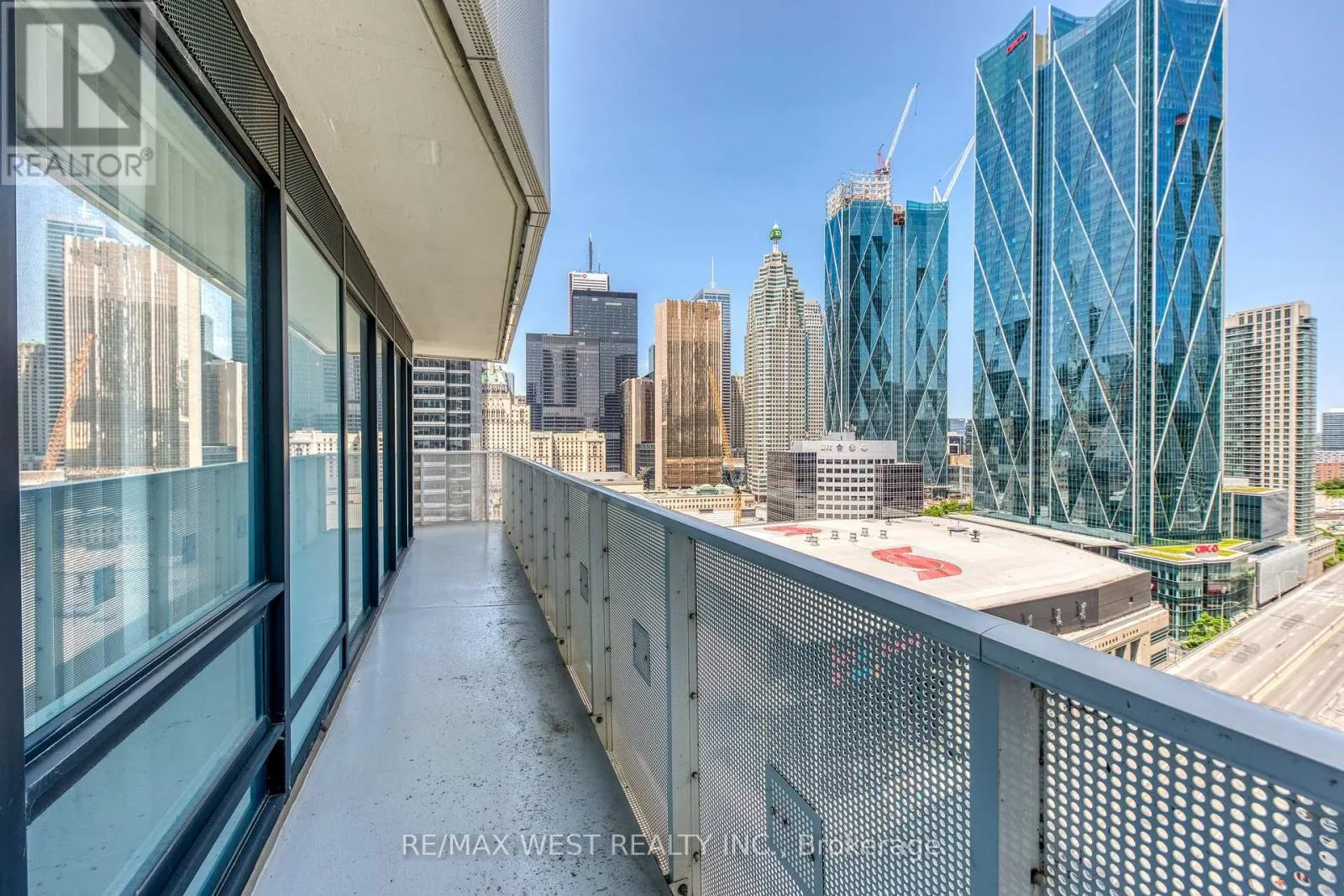 2004 - 100 HARBOUR STREET