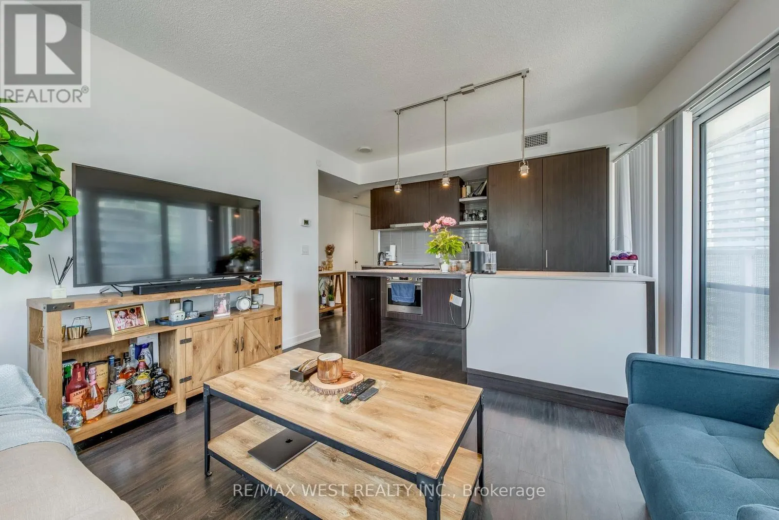 2004 - 100 HARBOUR STREET