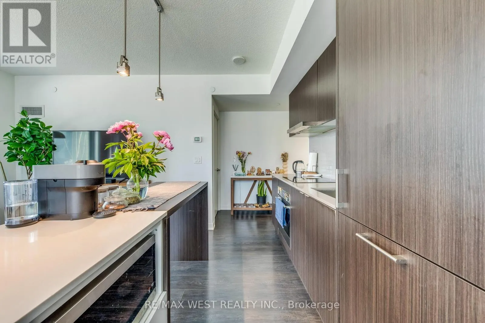 2004 - 100 HARBOUR STREET