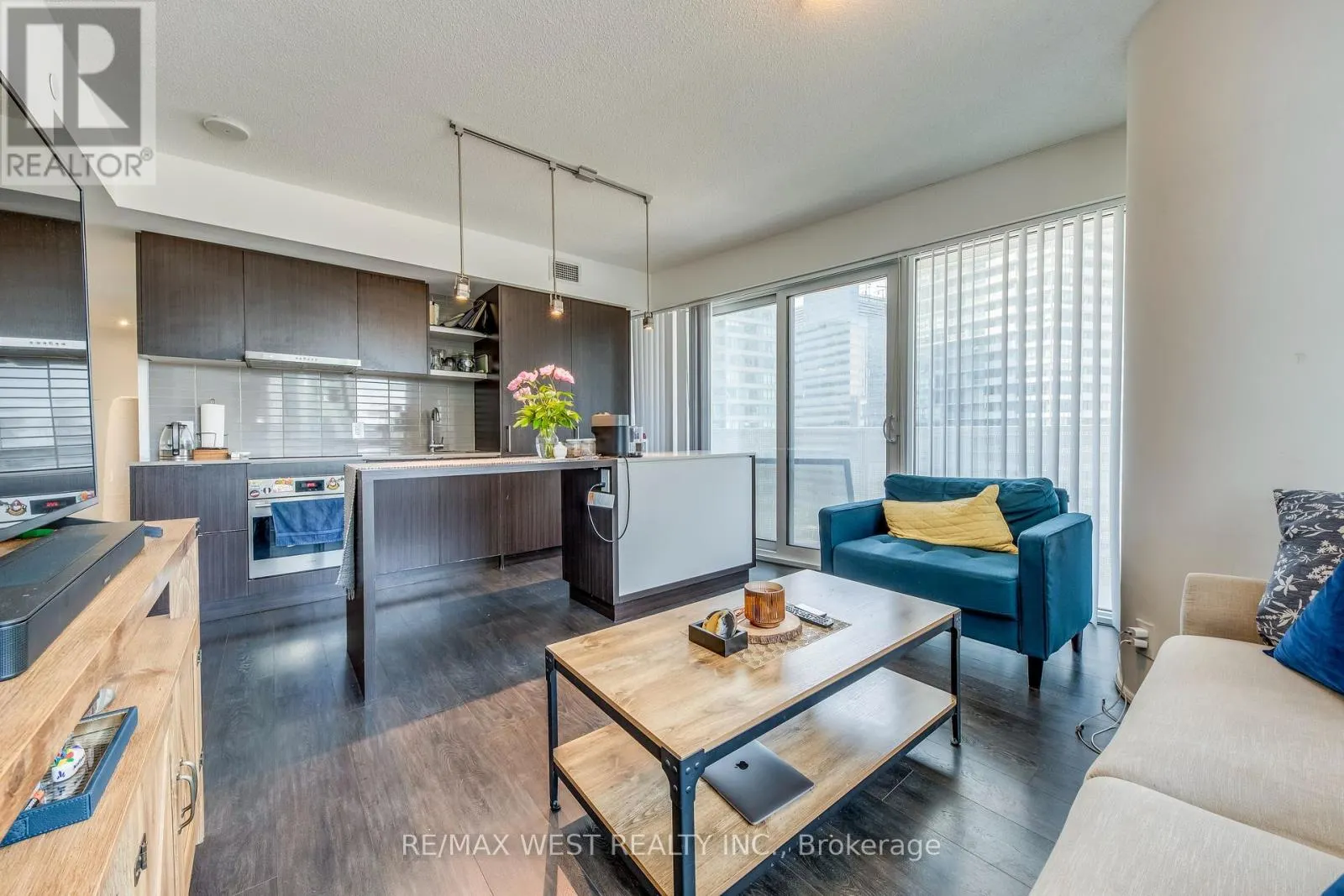 2004 - 100 HARBOUR STREET