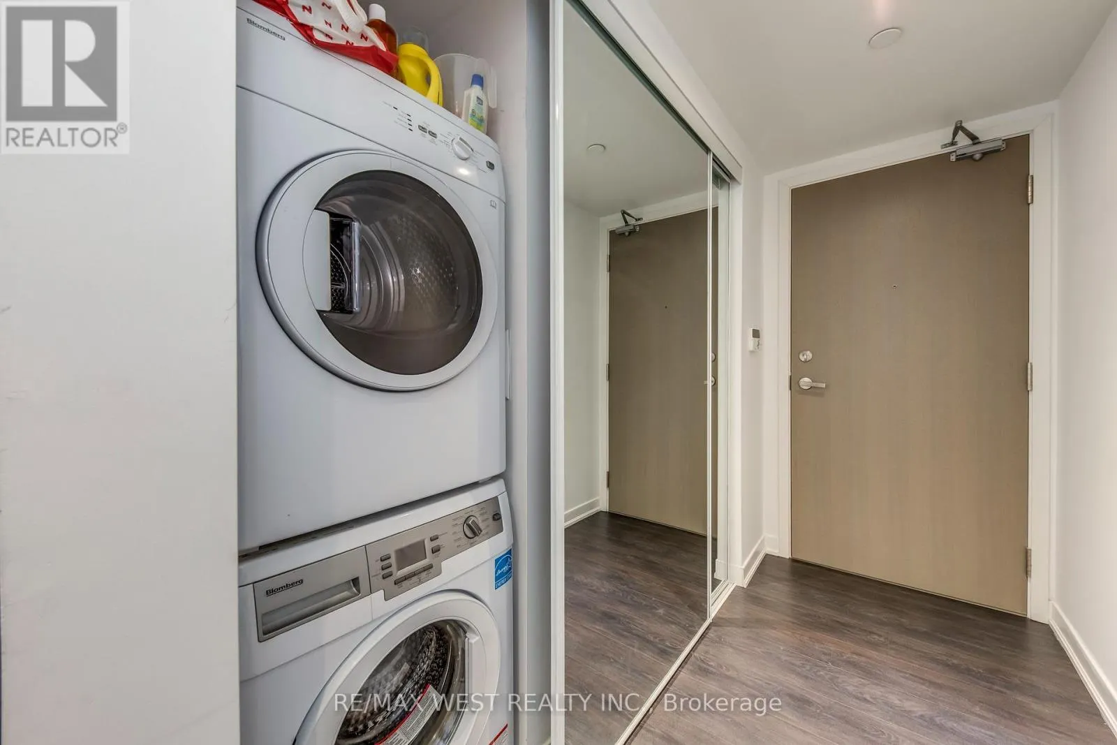 2004 - 100 HARBOUR STREET