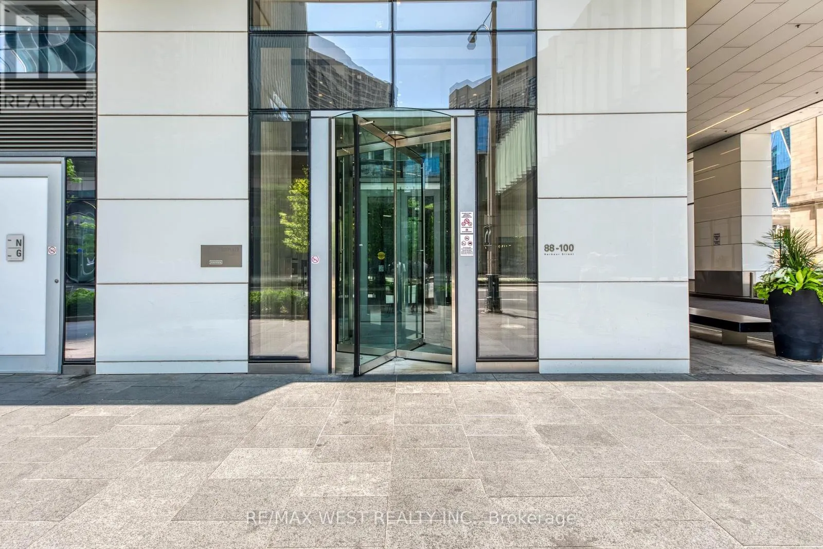 2004 - 100 HARBOUR STREET