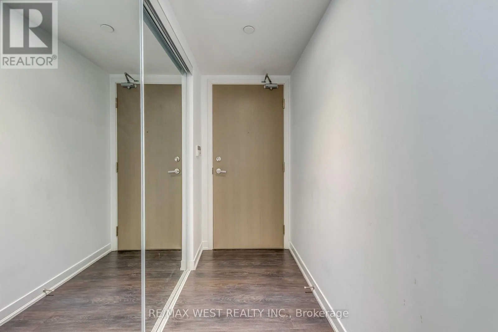 2004 - 100 HARBOUR STREET