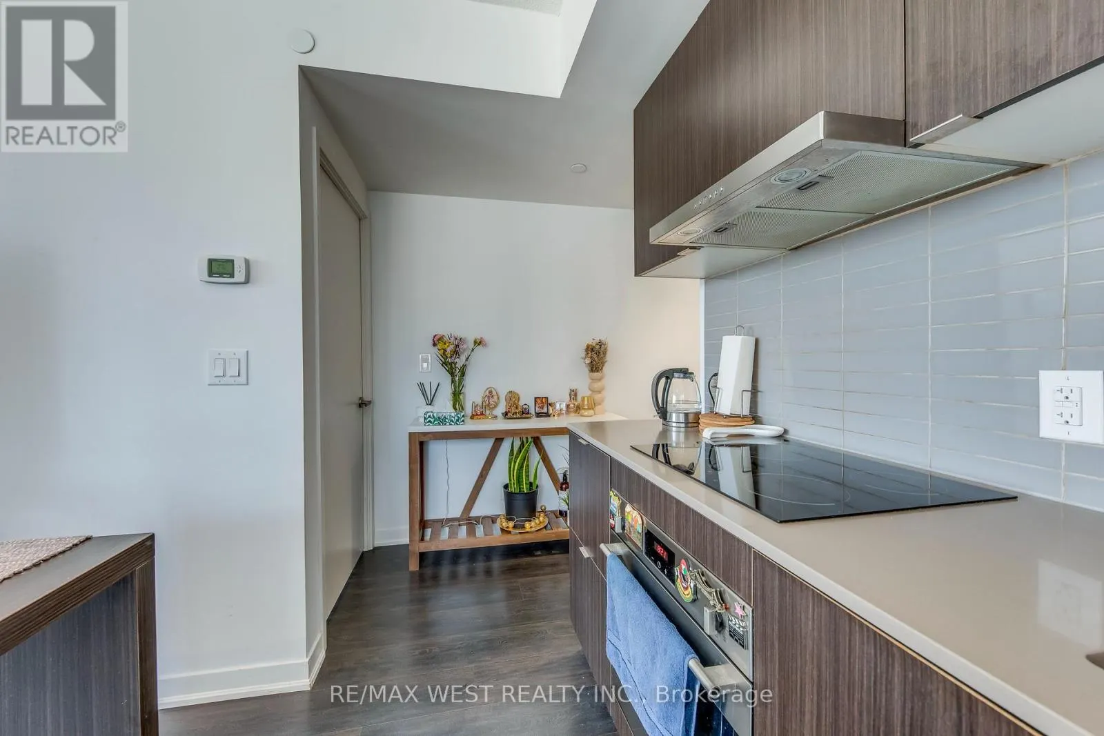 2004 - 100 HARBOUR STREET