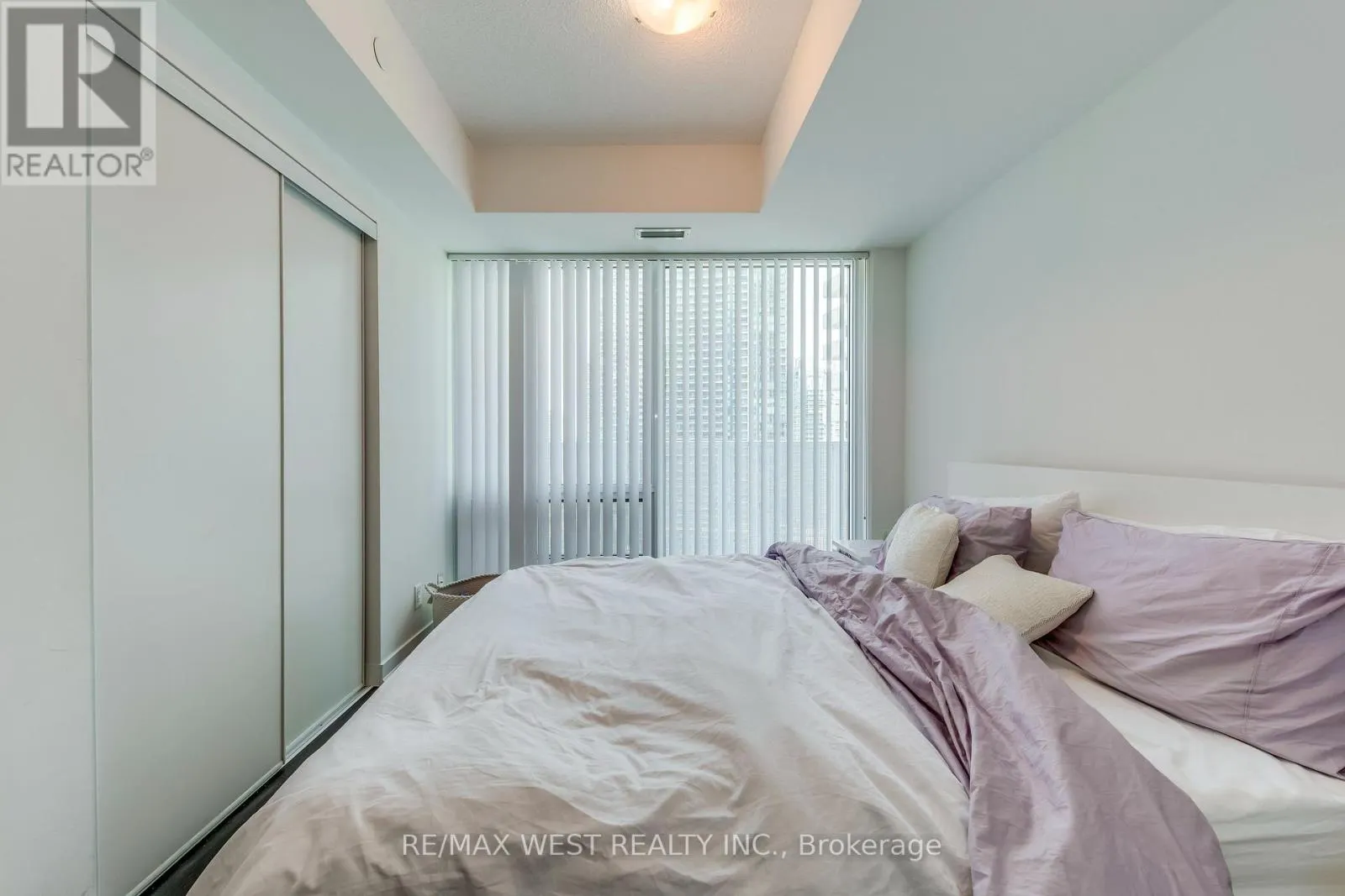 2004 - 100 HARBOUR STREET