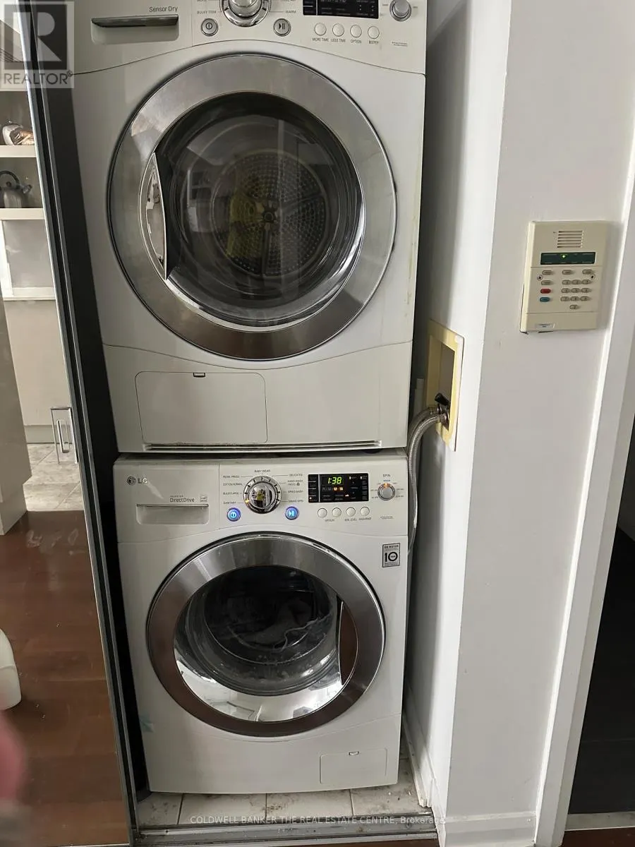 1118 - 111 ELIZABETH STREET