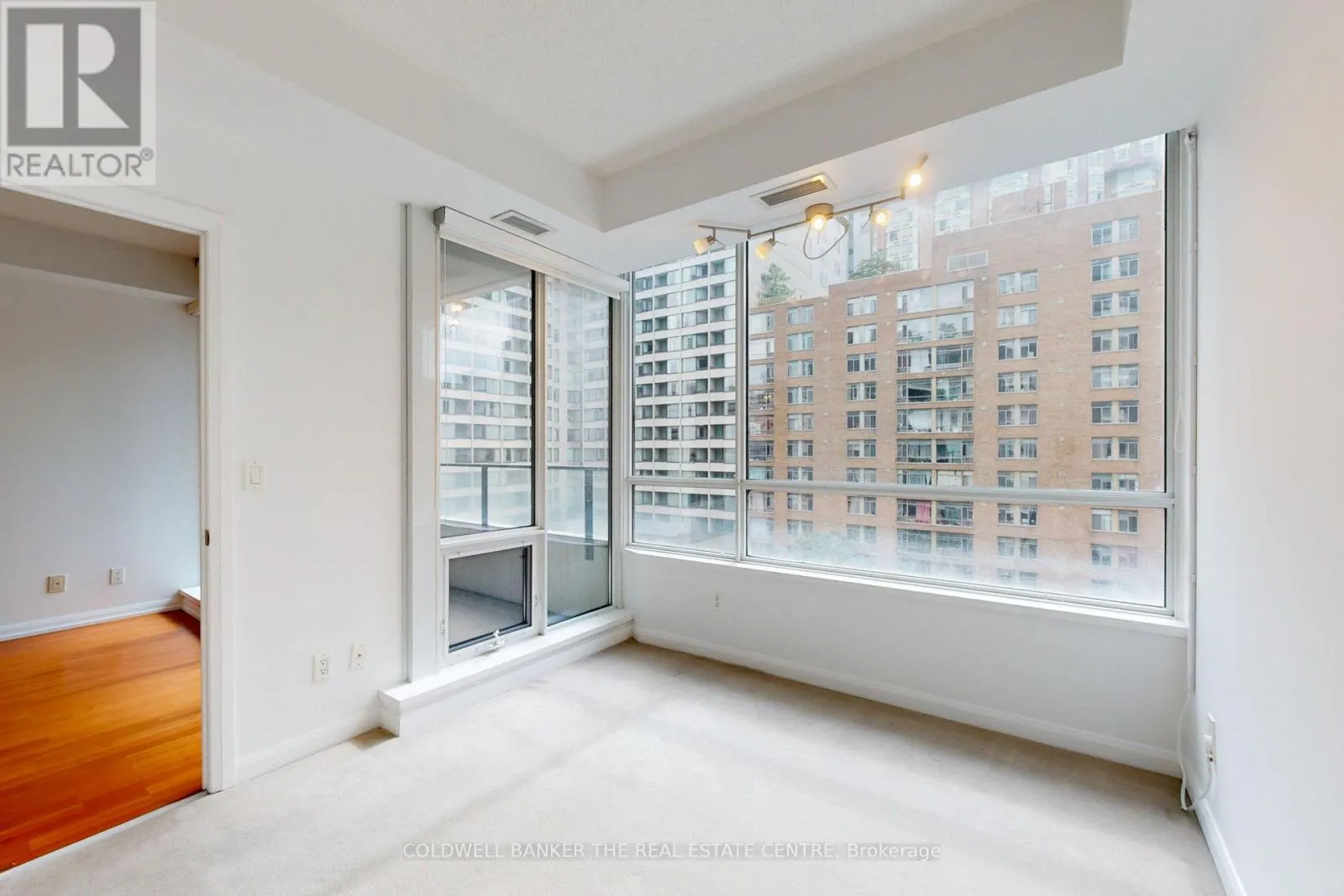 1118 - 111 ELIZABETH STREET