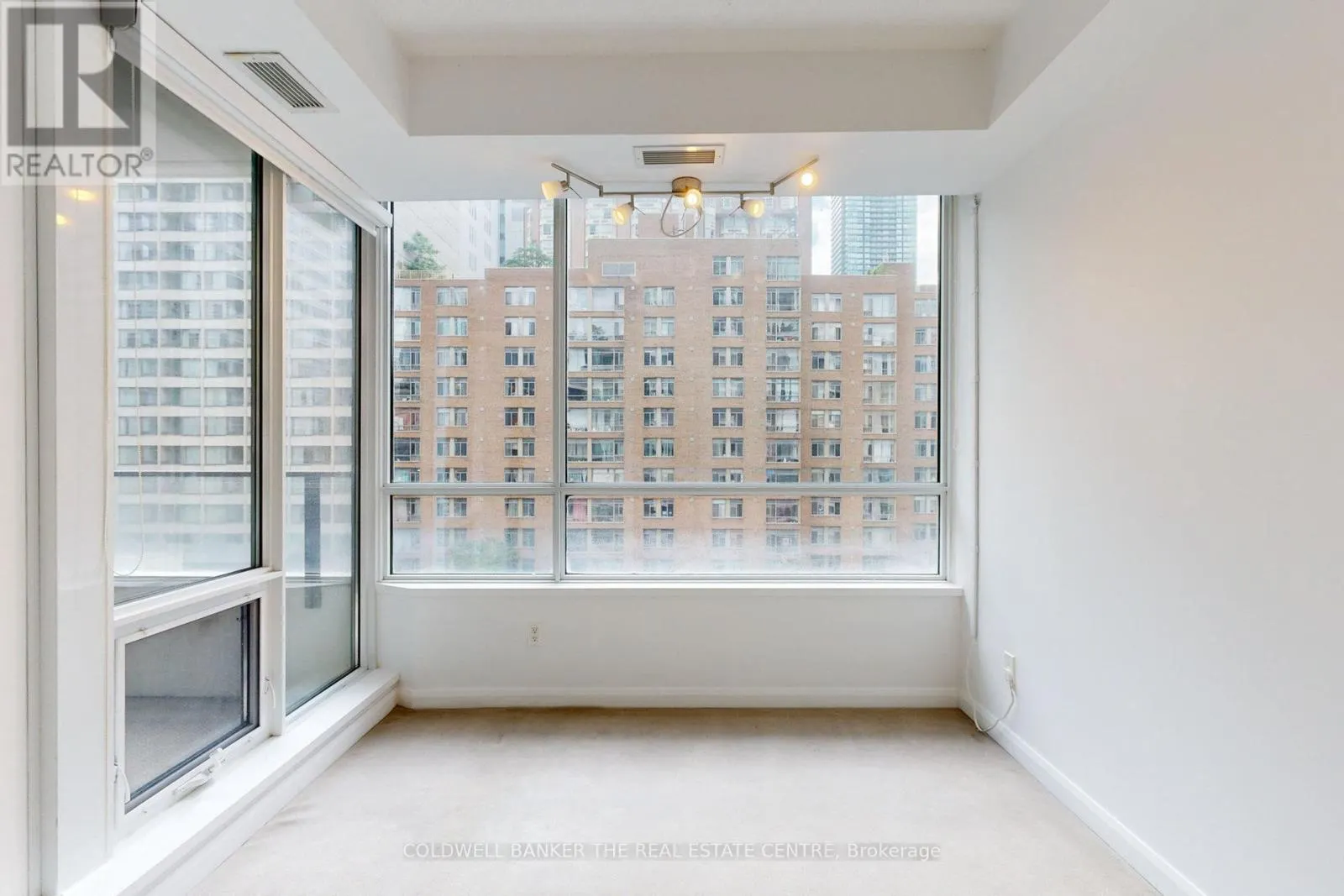 1118 - 111 ELIZABETH STREET