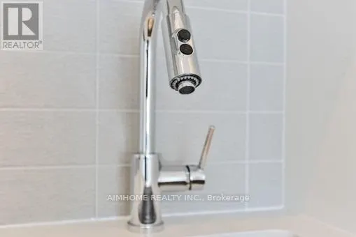 N1111 - 455 FRONT STREET E