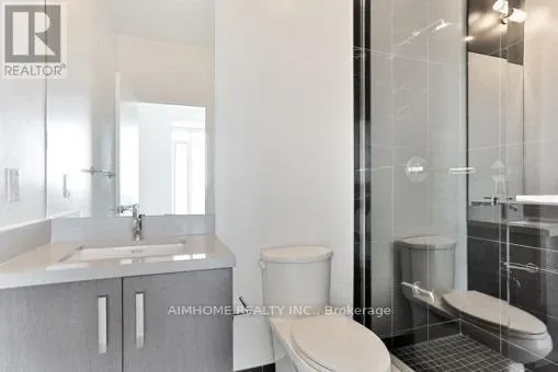 N1111 - 455 FRONT STREET E