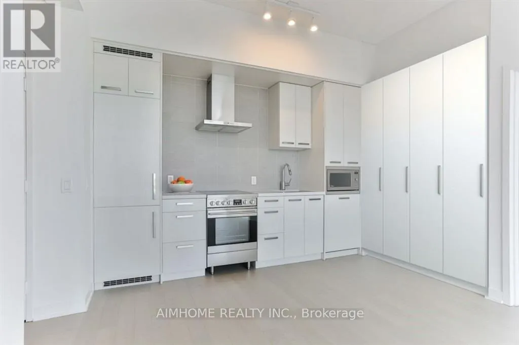 N1111 - 455 FRONT STREET E