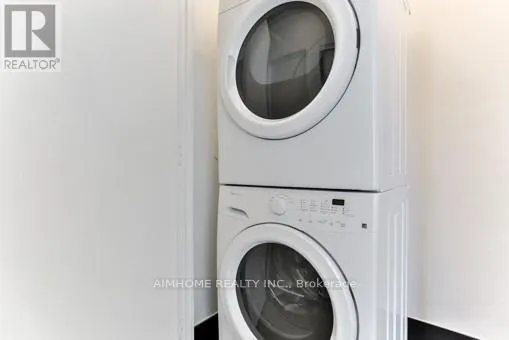 N1111 - 455 FRONT STREET E