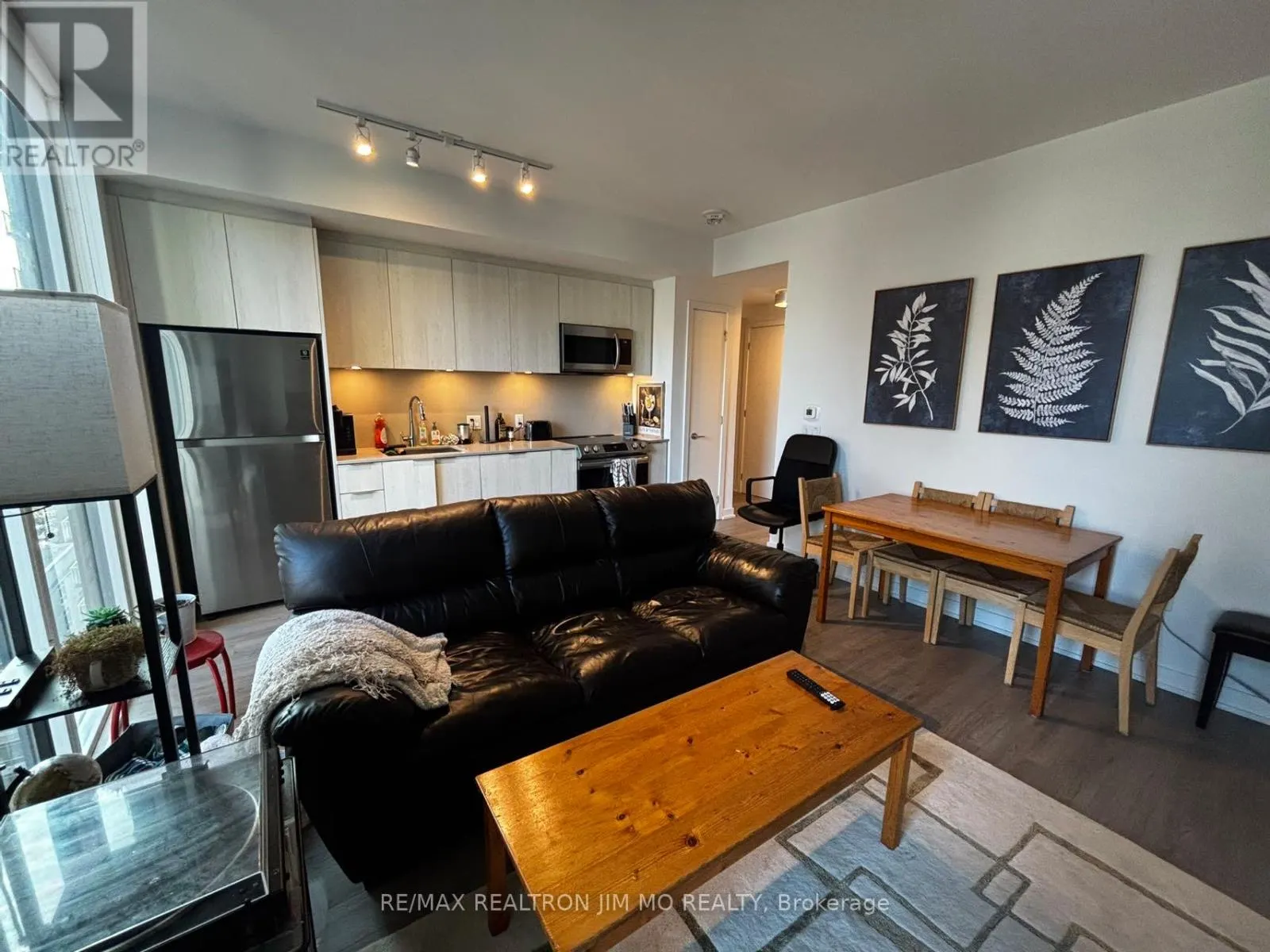 1008 - 357 KING STREET W