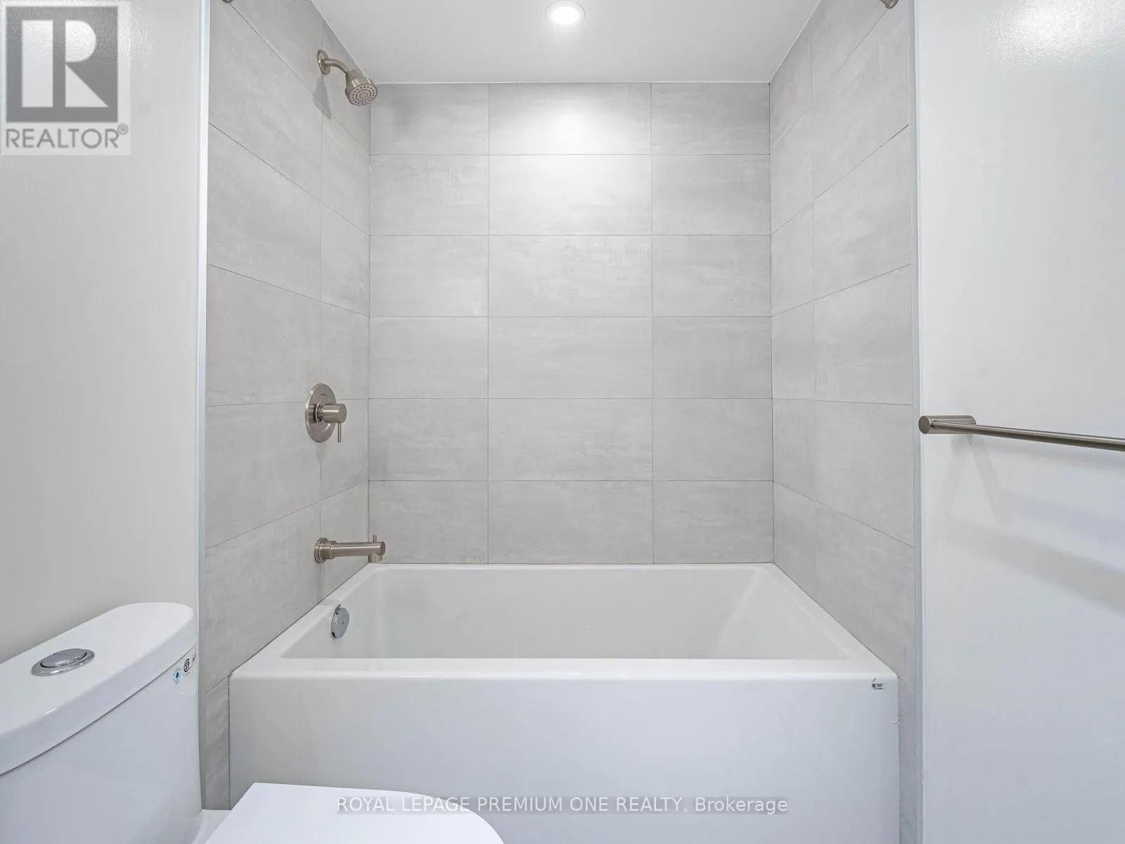 #310S - 110 BROADWAY AVENUE