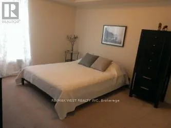 316 - 872 SHEPPARD AVENUE W