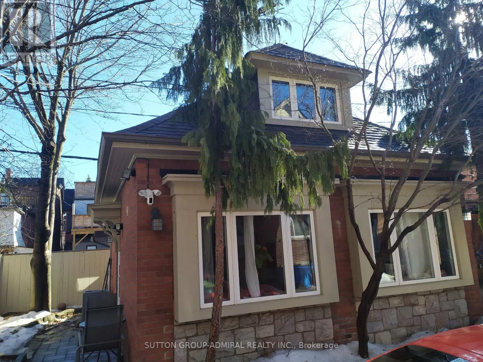 COACH HOUSE - 335 PALMERSTON BOULEVARD