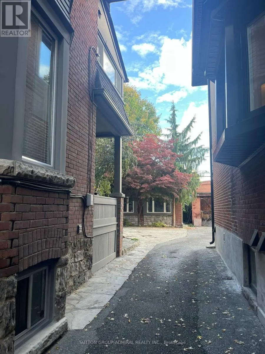 COACH HOUSE - 335 PALMERSTON BOULEVARD