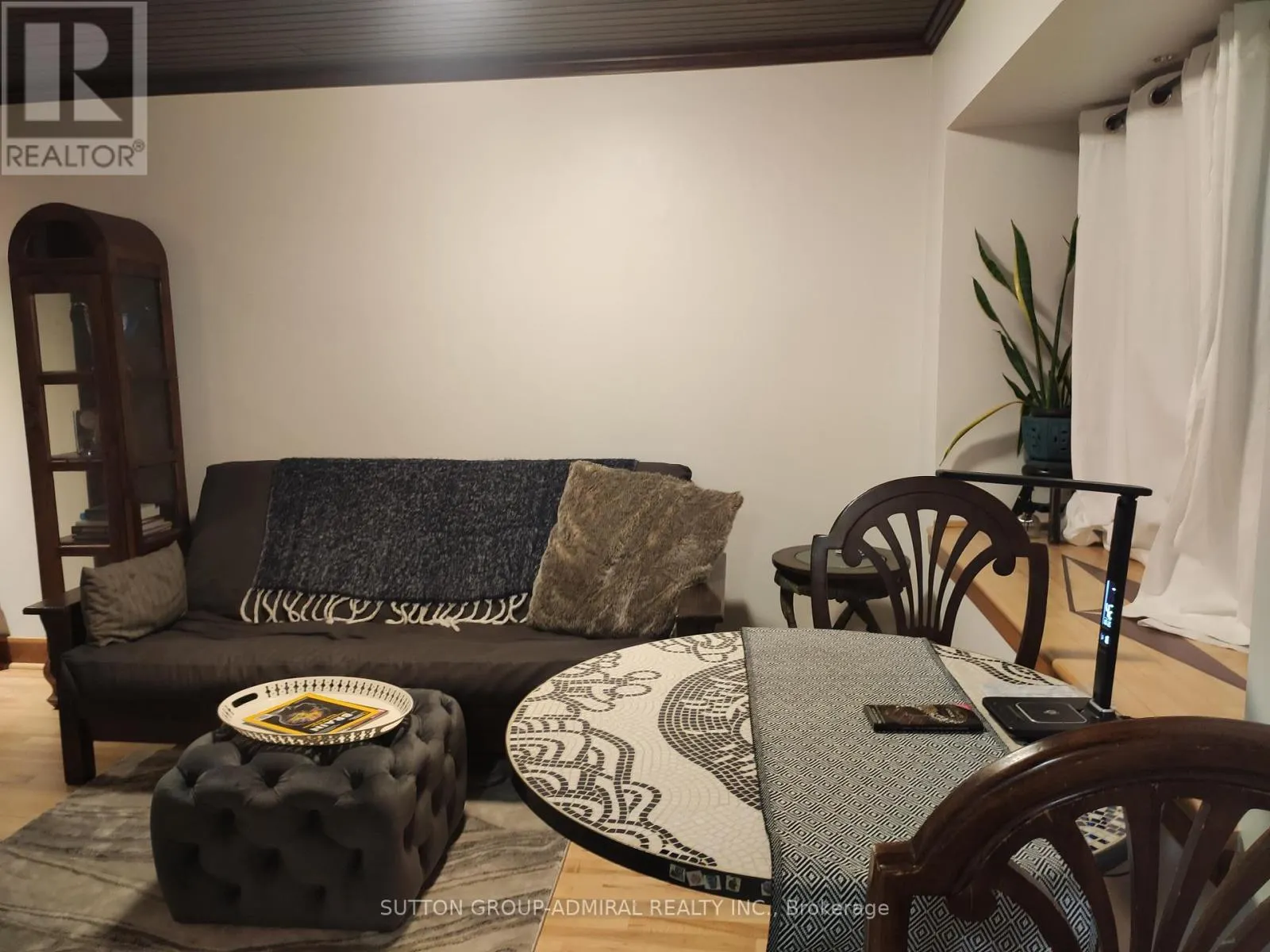 COACH HOUSE - 335 PALMERSTON BOULEVARD