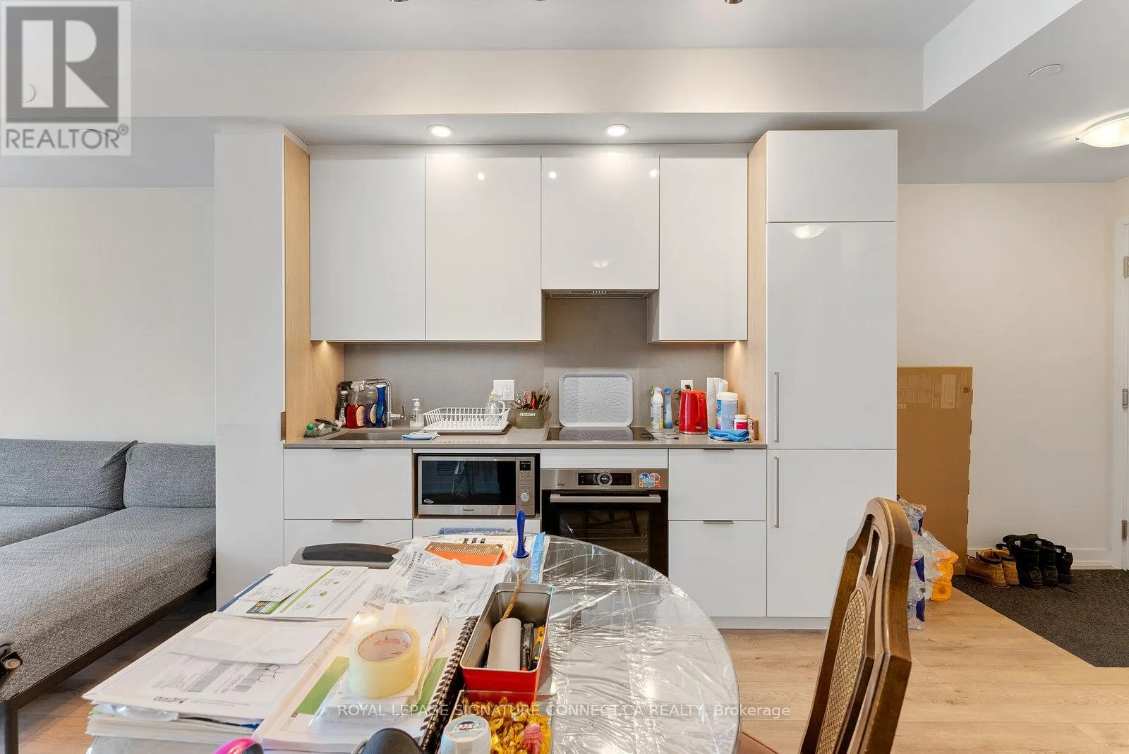 2006 - 28 FREELAND STREET