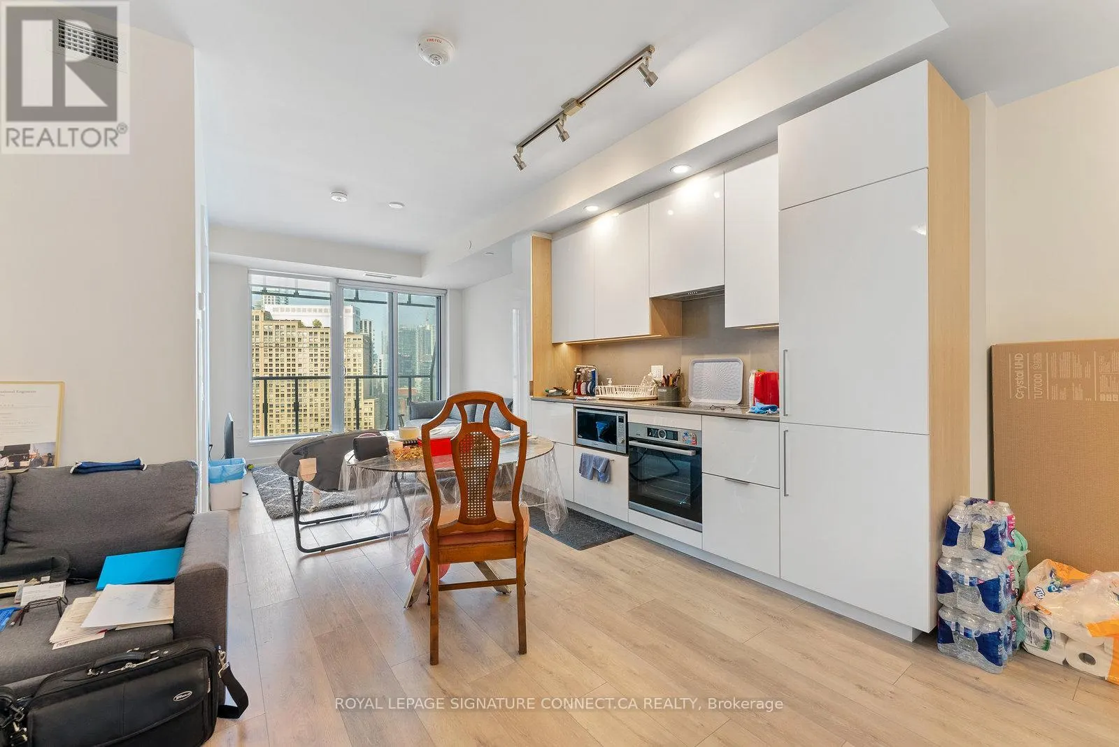 2006 - 28 FREELAND STREET