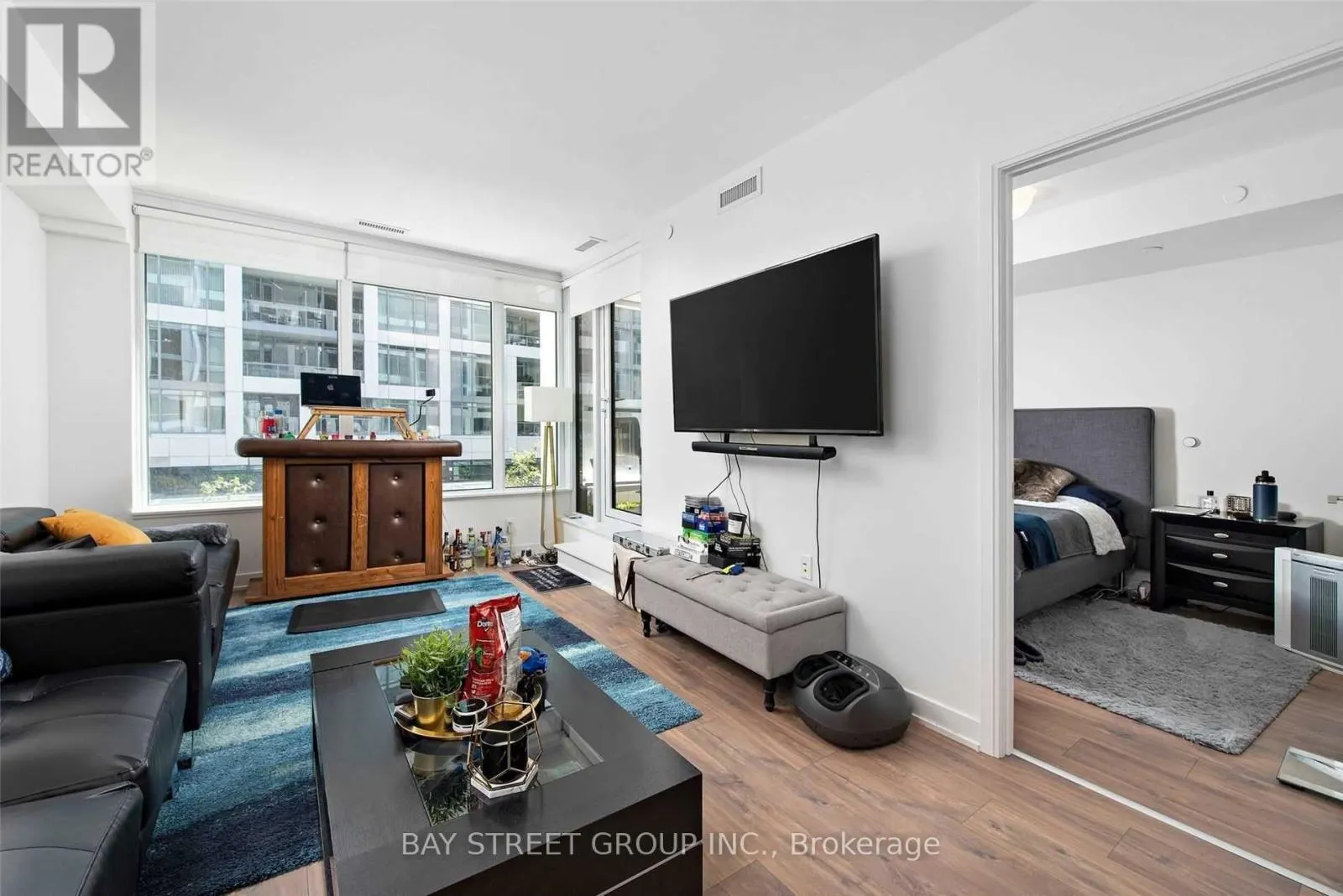 313W - 27 BATHURST STREET