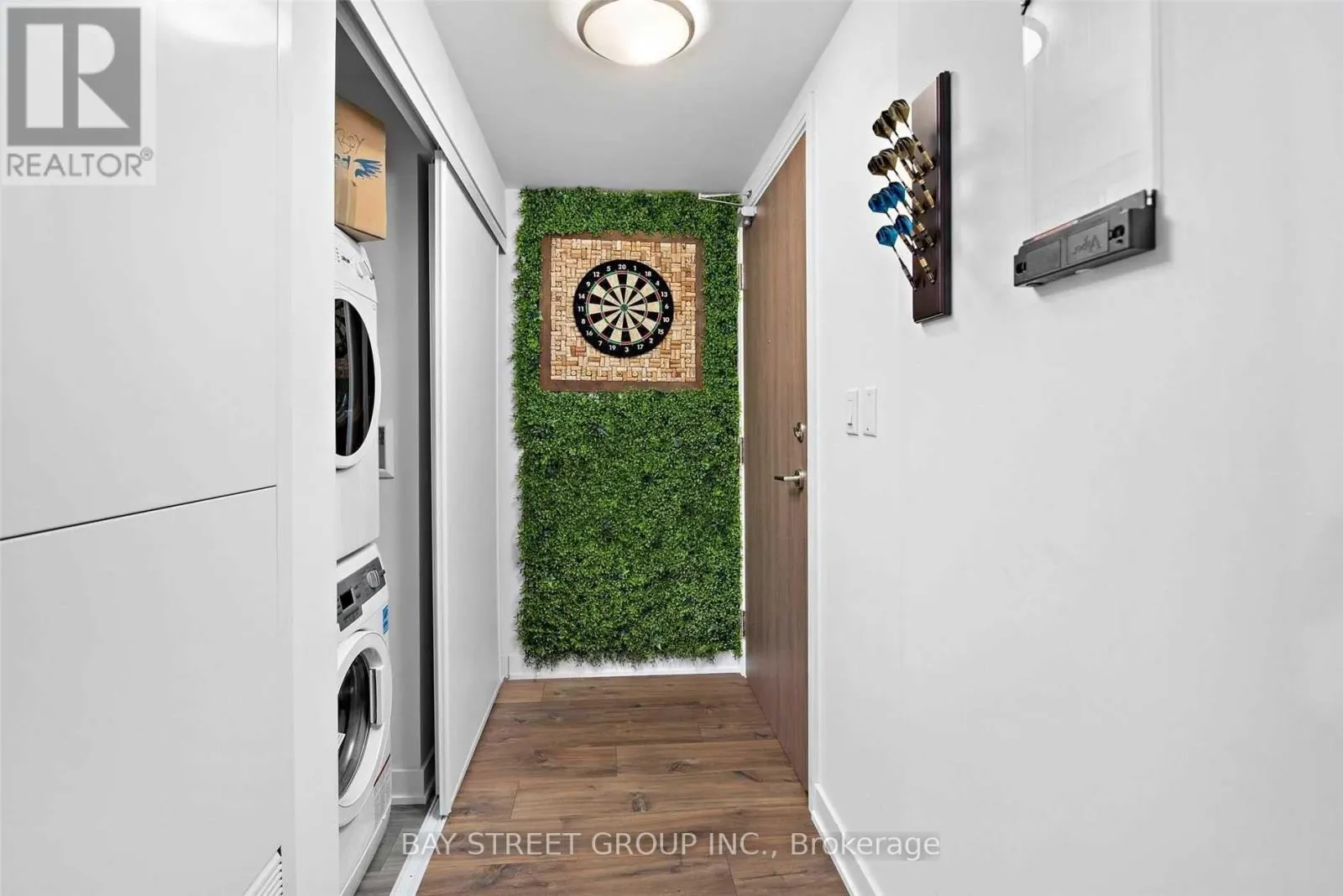 313W - 27 BATHURST STREET