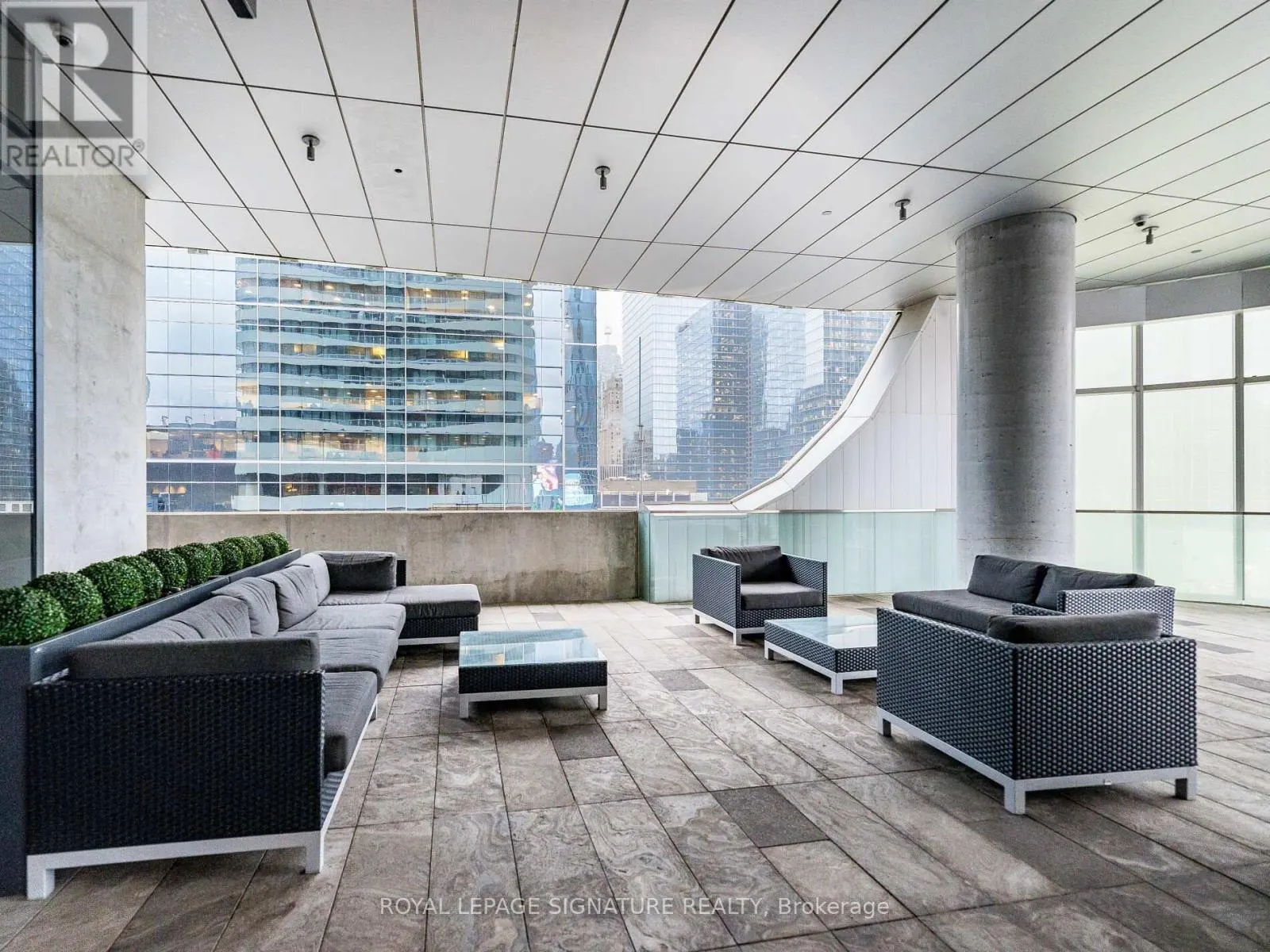 2107 - 197 YONGE STREET