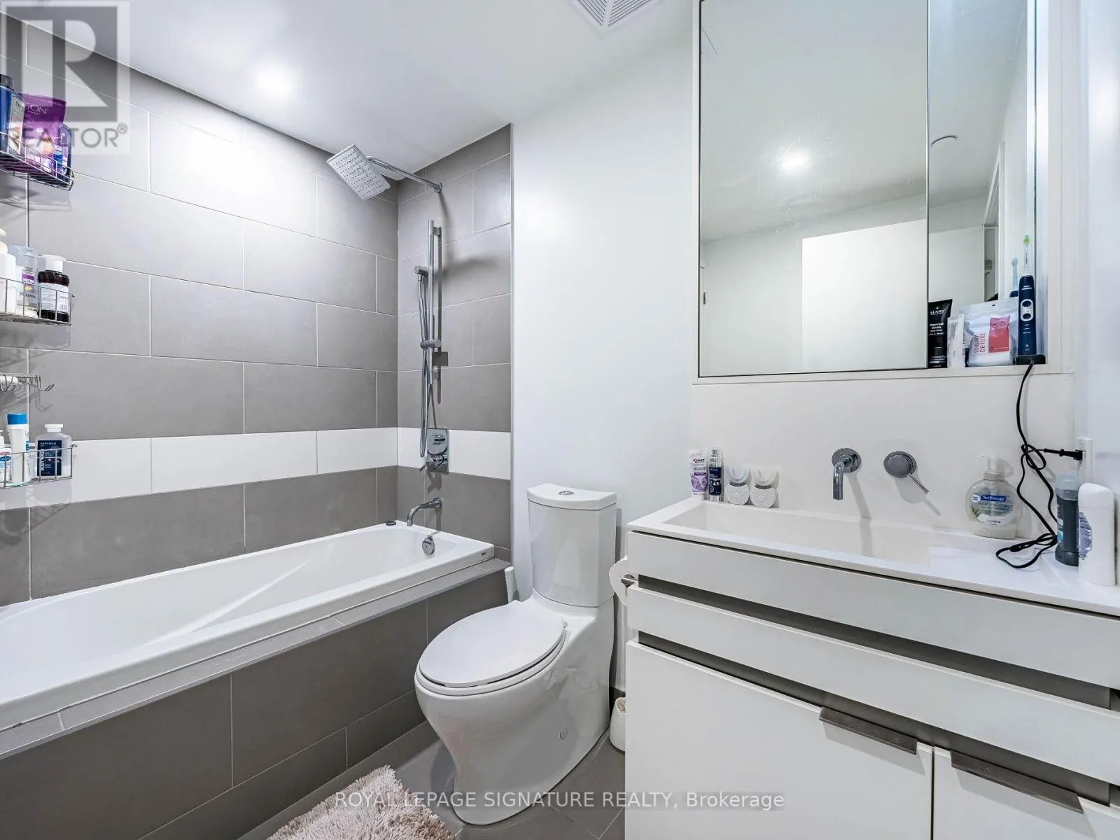 2107 - 197 YONGE STREET