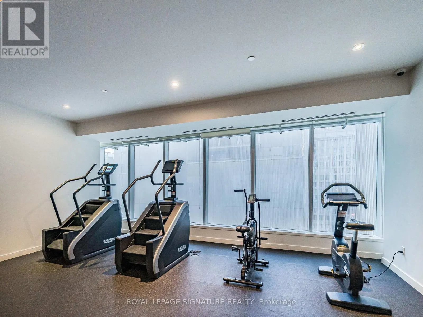 2107 - 197 YONGE STREET