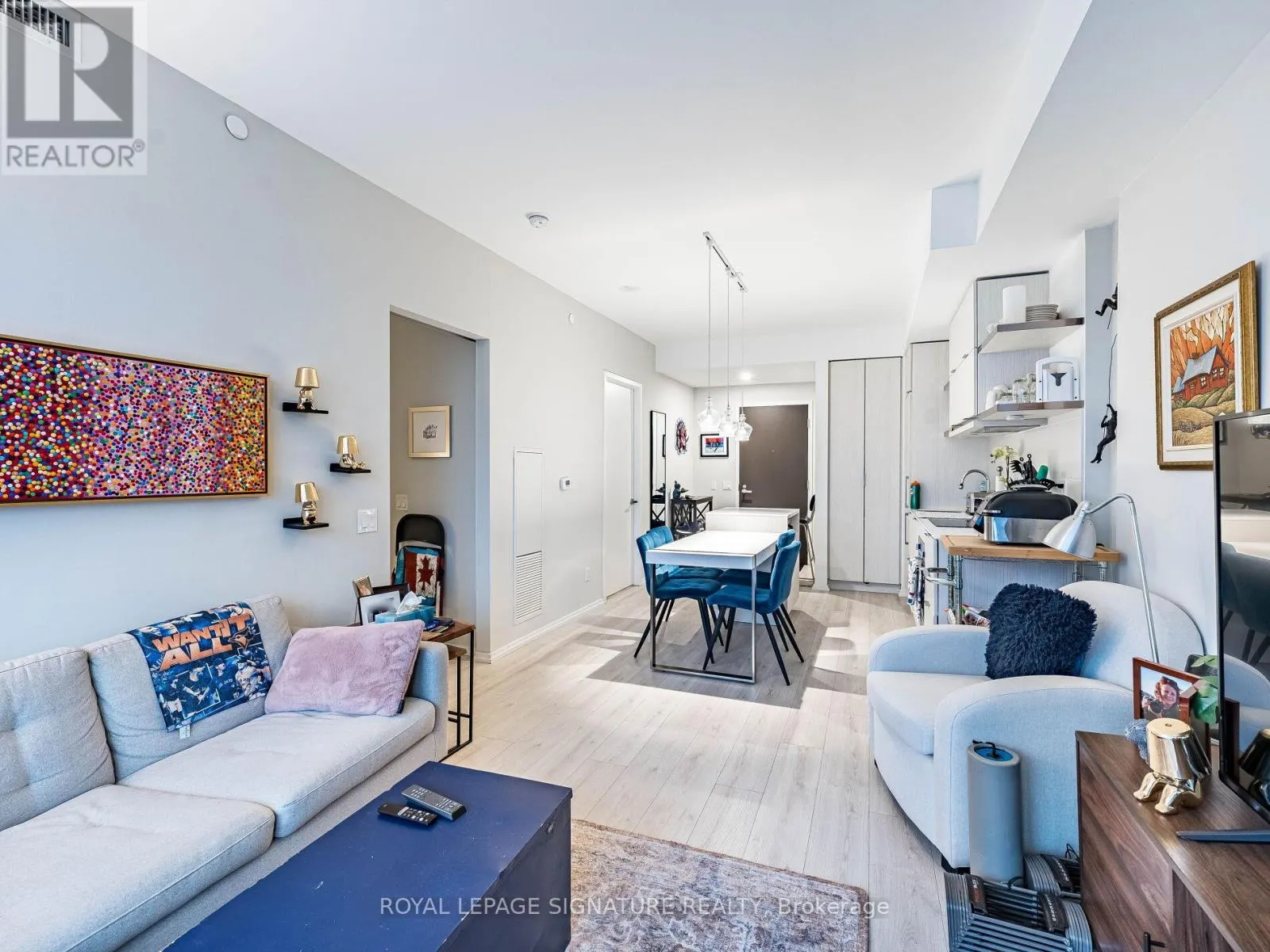 2107 - 197 YONGE STREET