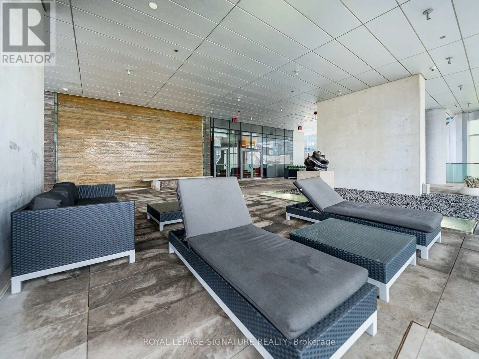 2107 - 197 YONGE STREET